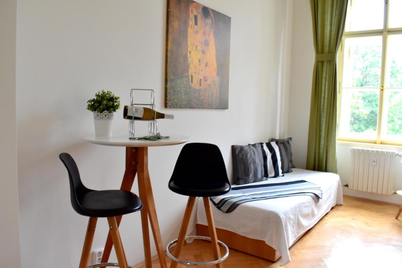 Wellness Apartments Florenc Praga Esterno foto