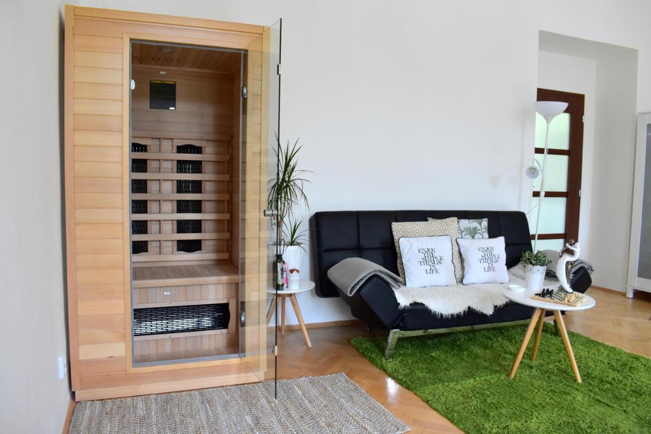 Wellness Apartments Florenc Praga Esterno foto
