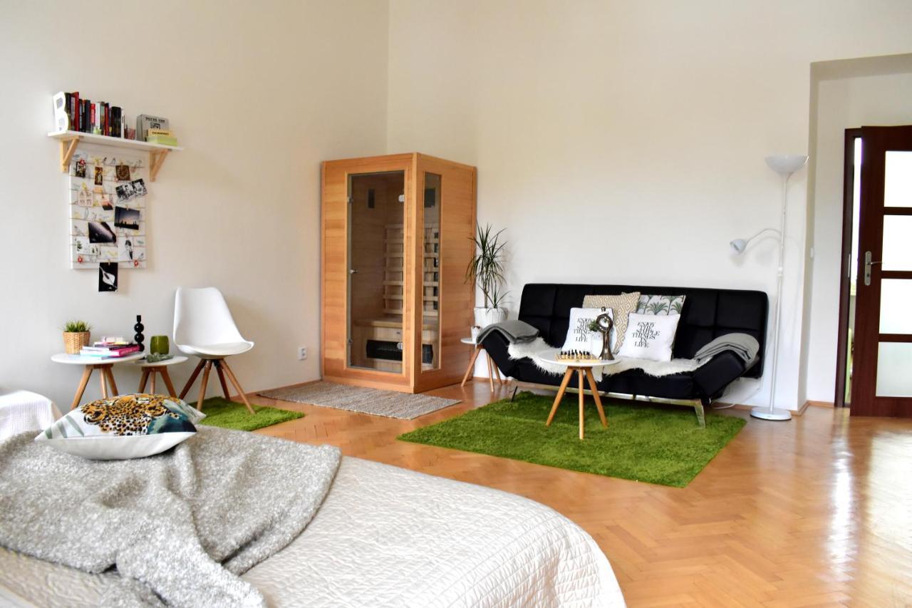 Wellness Apartments Florenc Praga Esterno foto
