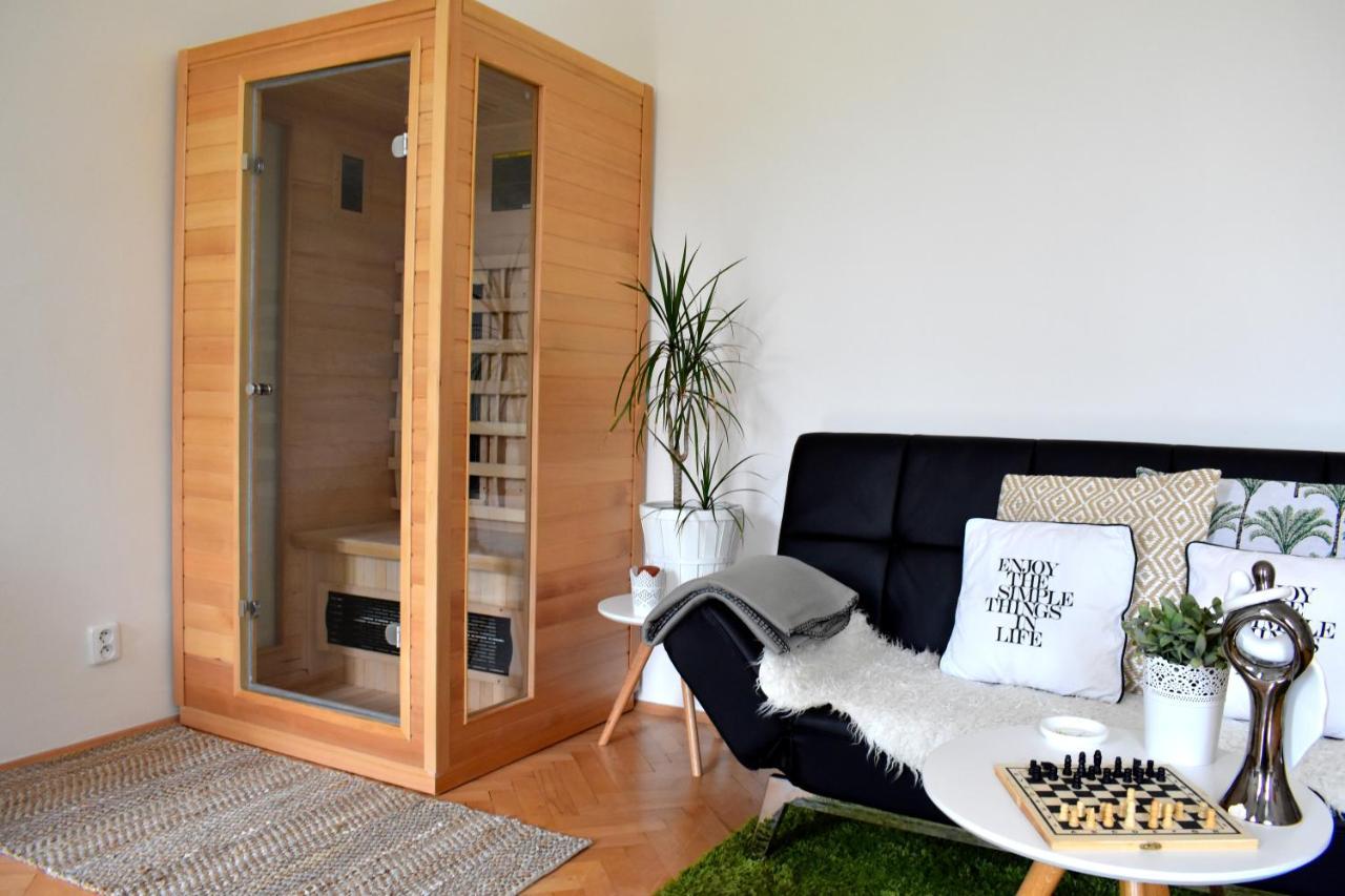 Wellness Apartments Florenc Praga Esterno foto