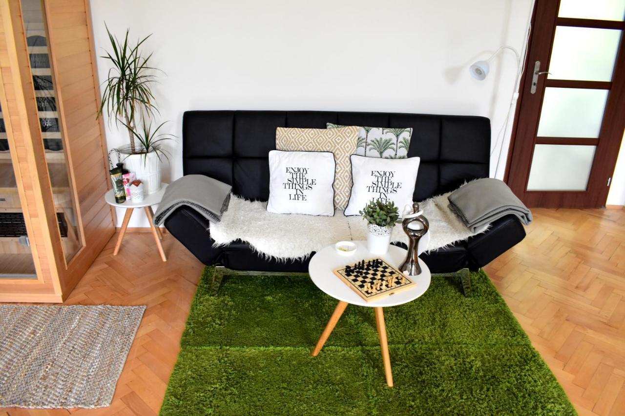 Wellness Apartments Florenc Praga Esterno foto