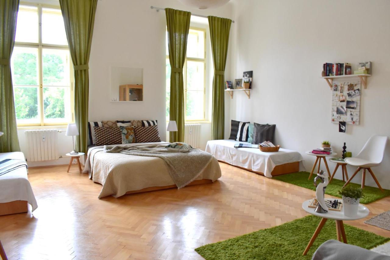 Wellness Apartments Florenc Praga Esterno foto