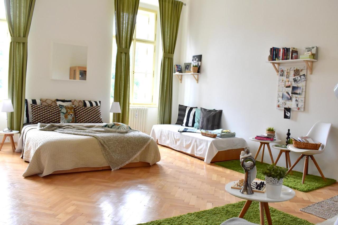 Wellness Apartments Florenc Praga Esterno foto