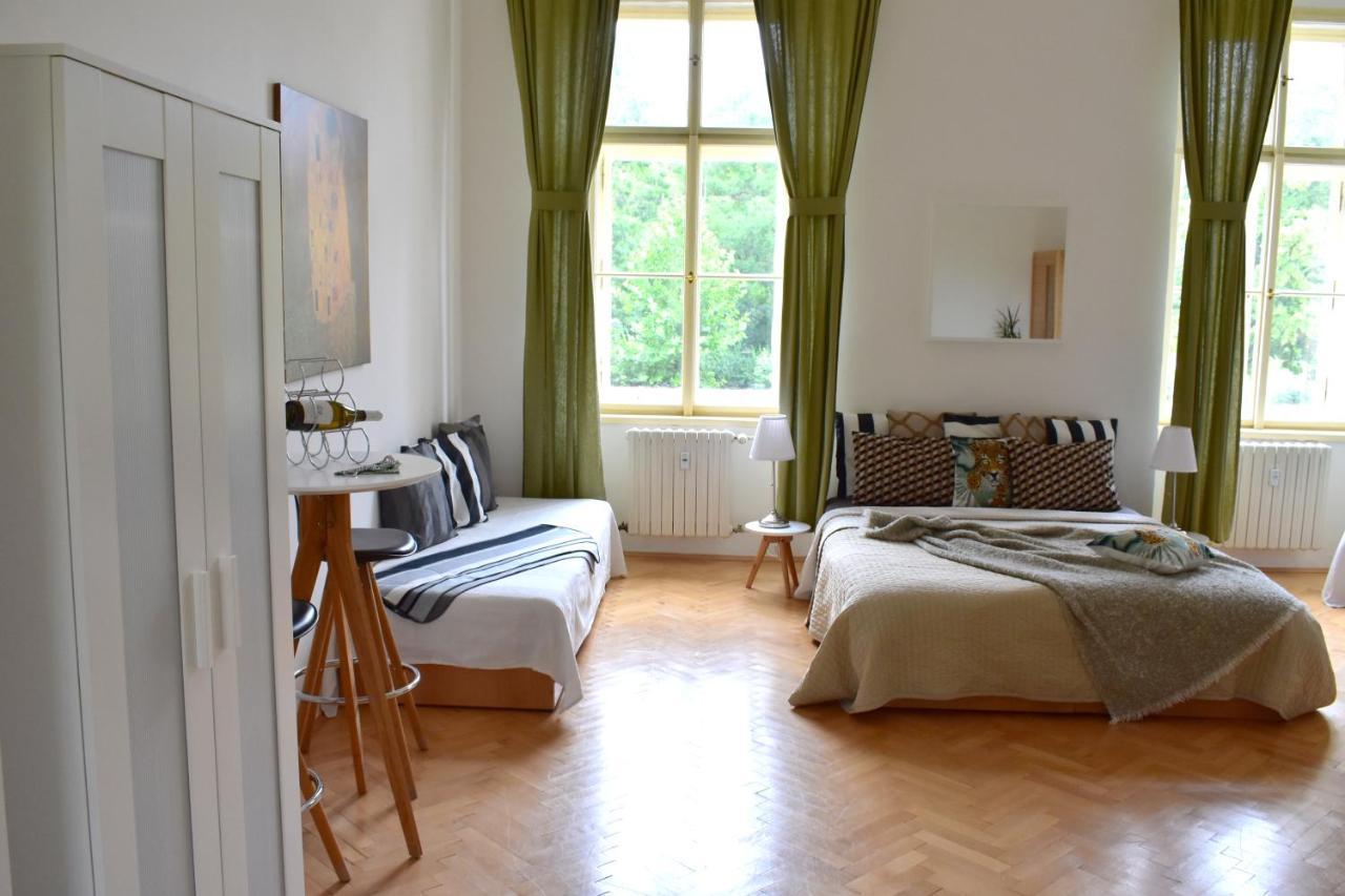 Wellness Apartments Florenc Praga Esterno foto