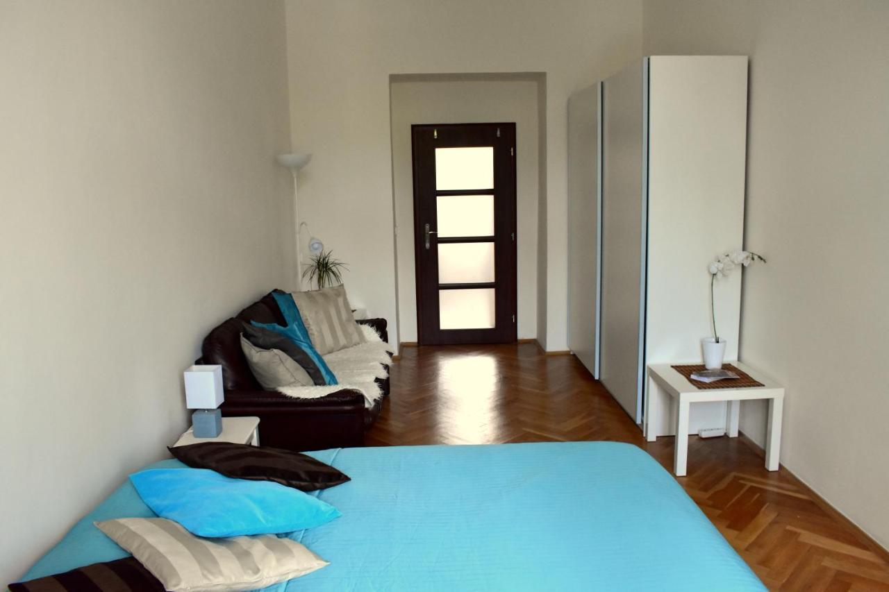 Wellness Apartments Florenc Praga Esterno foto
