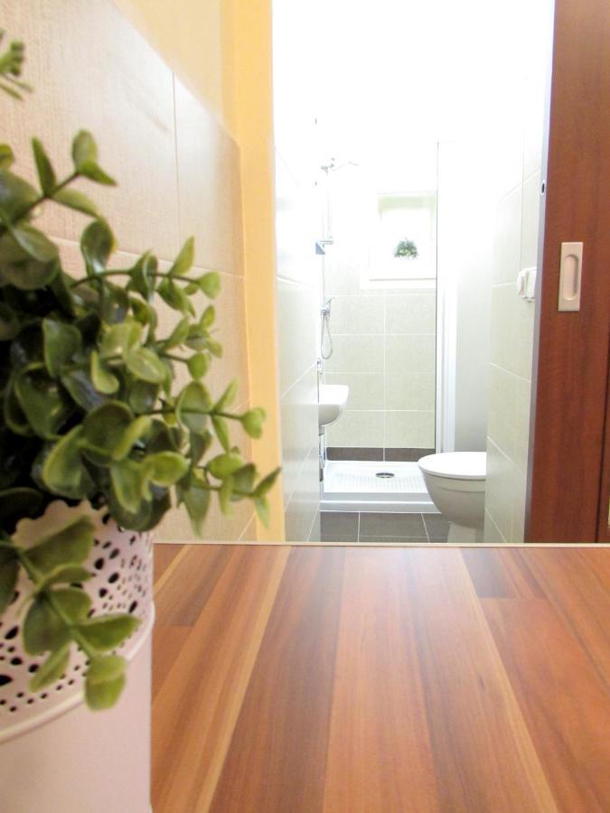 Wellness Apartments Florenc Praga Esterno foto