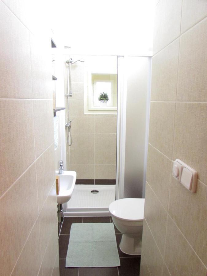 Wellness Apartments Florenc Praga Esterno foto